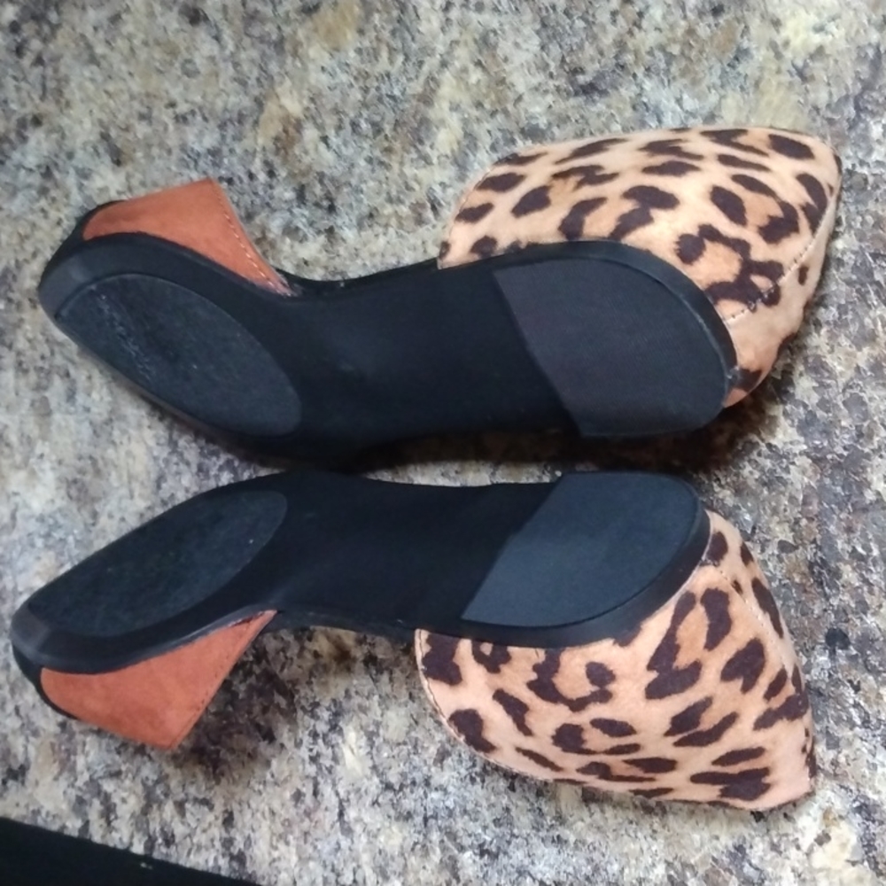2 FOR $15 BUNDLE SALE! New flat shoes, animal print - Picture 4 of 5